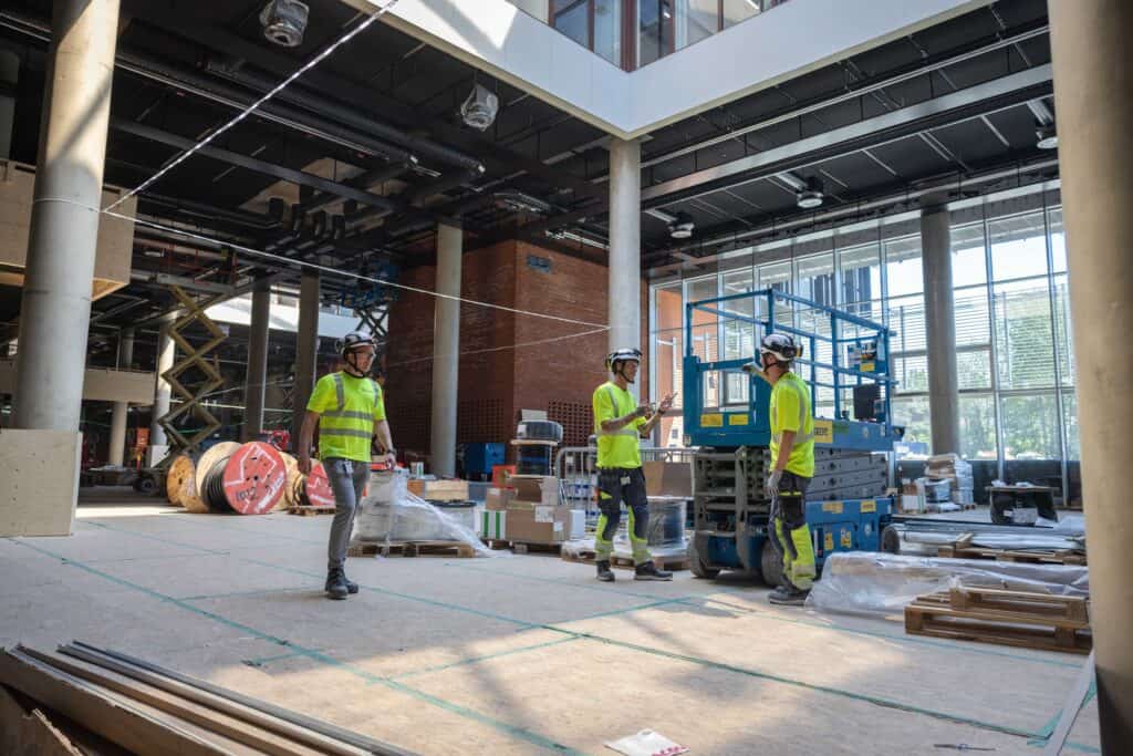 OneCo som arbeider på livsvitenskapsbygget